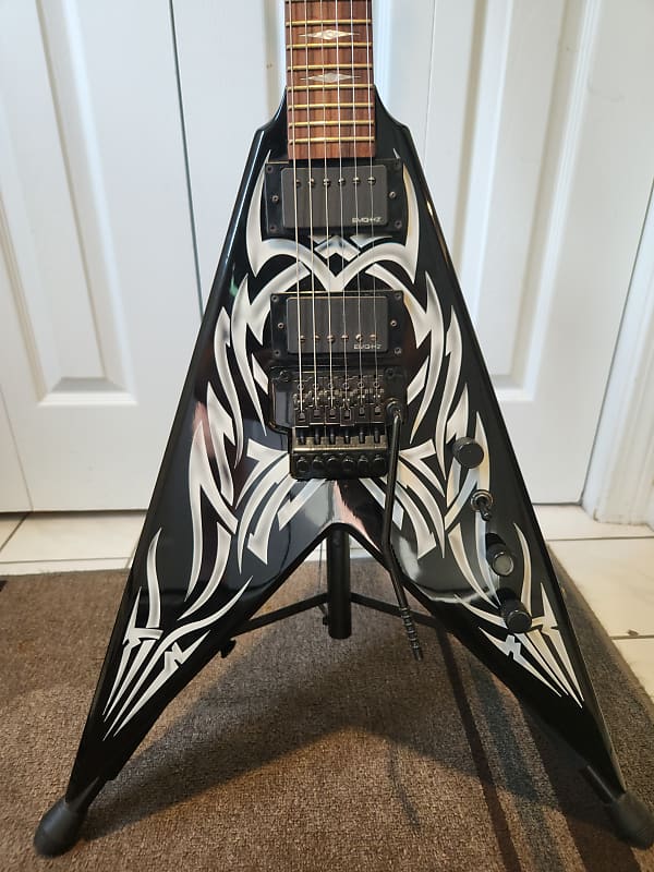 【ジャンク】B.C. Rich KKV トライバル 割れ・打痕多め ジャンク】B.C. Rich KKV トライバル 割れ・打痕多め - メルカリ