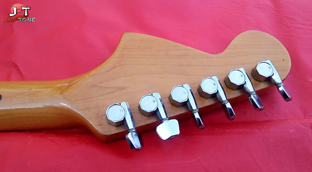 El Maya Artist Model Stratocaster 1970S Vintage White