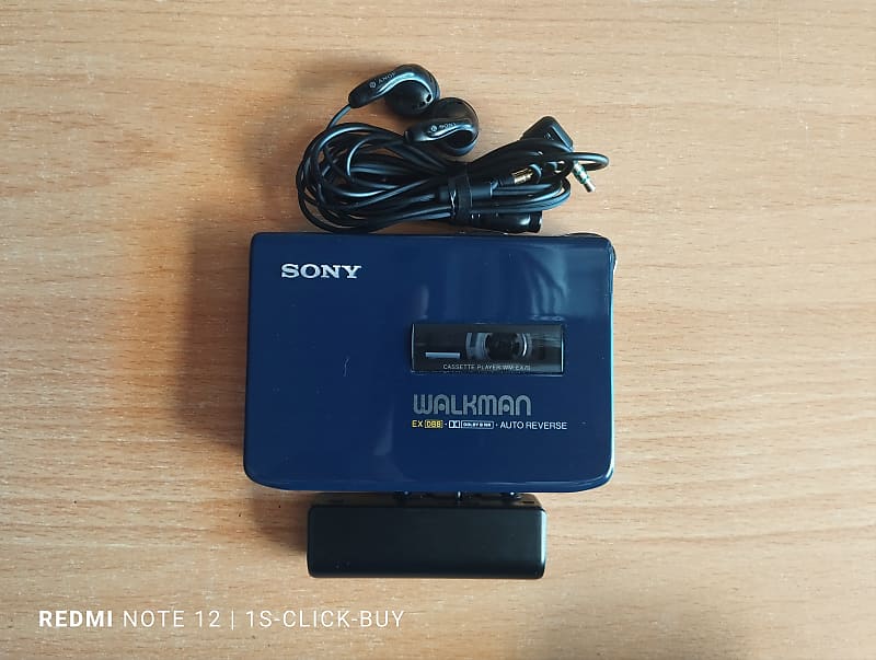 Sony WM EX 70 1990 - Sony Walkman Cassette player WM EX 70 blue working