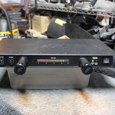 Furman PL-Plus C/ Power Conditioner w Lights and Meter LED image 1