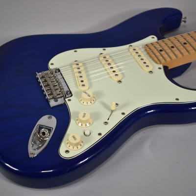 2019 Fender Deluxe Stratocaster Sapphire Blue Finish Electric Guitar w/Bag image 7