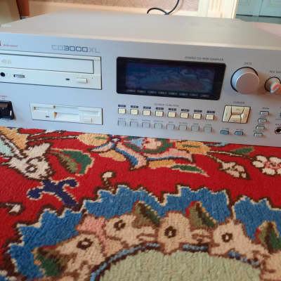 Akai CD3000XL MIDI Stereo Digital Sampler 1997 - White