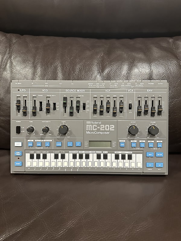 Roland MC 202 Synthesizer Micro Composer Good condition