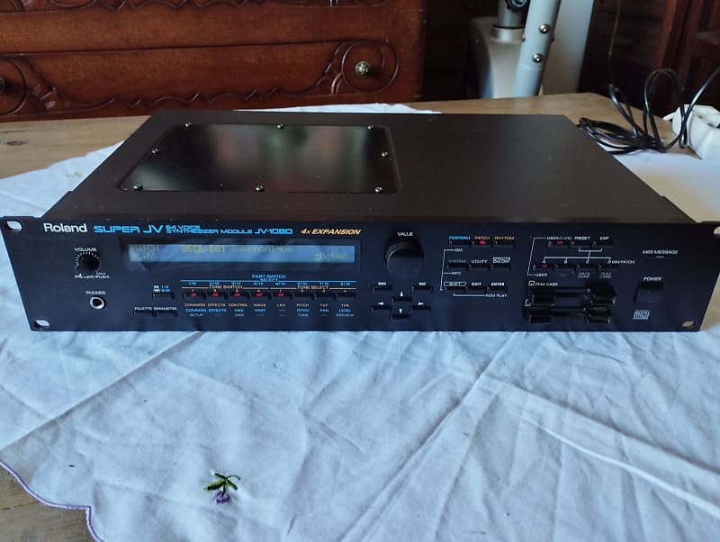 Roland JV-1080 64-Voice Synthesizer Module 1994 - 2001 - Black