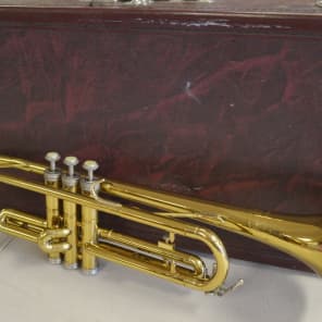 Holton T602 Brass Trumpet with Carry Case image 2