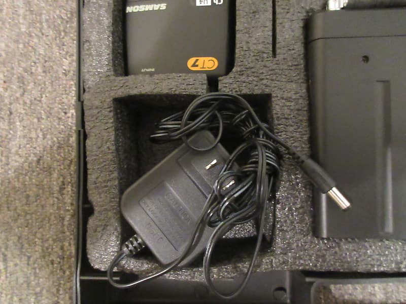 SAMSON「Concert 77」ワイヤレスシステム サムソン Samson Concert 77 Head Worn Wireless Microphone