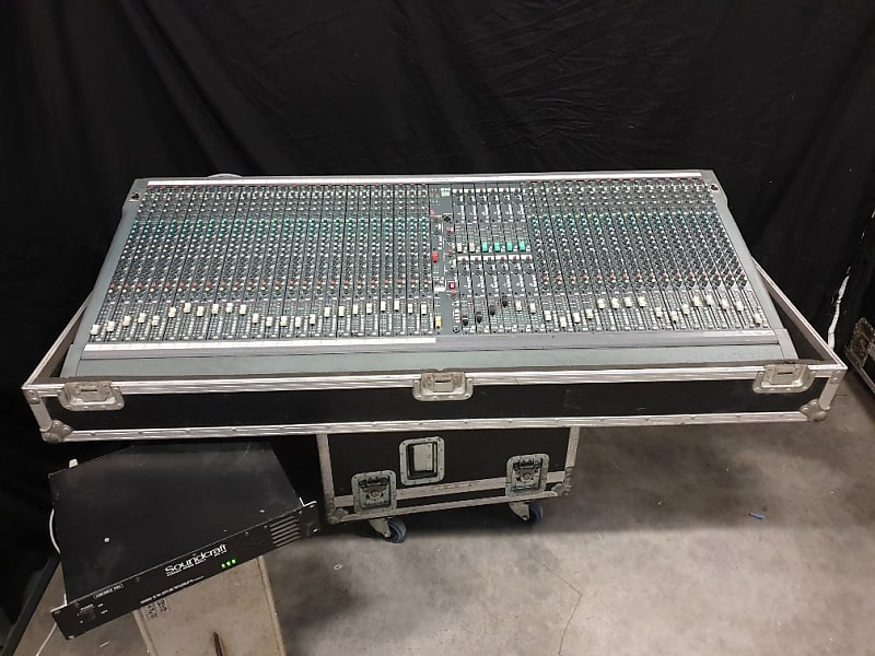 Soundcraft SM12 40 Channel Console In Flightcase