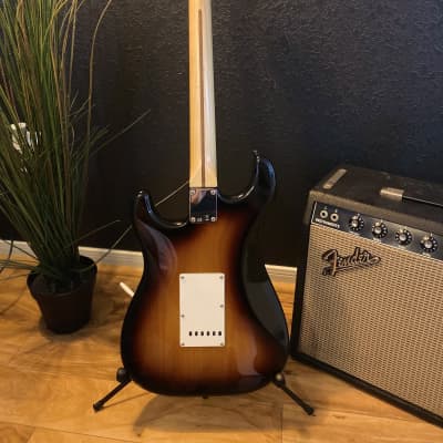 Fender  Stratocaster Standard MIM  2015 Sunburst image 6