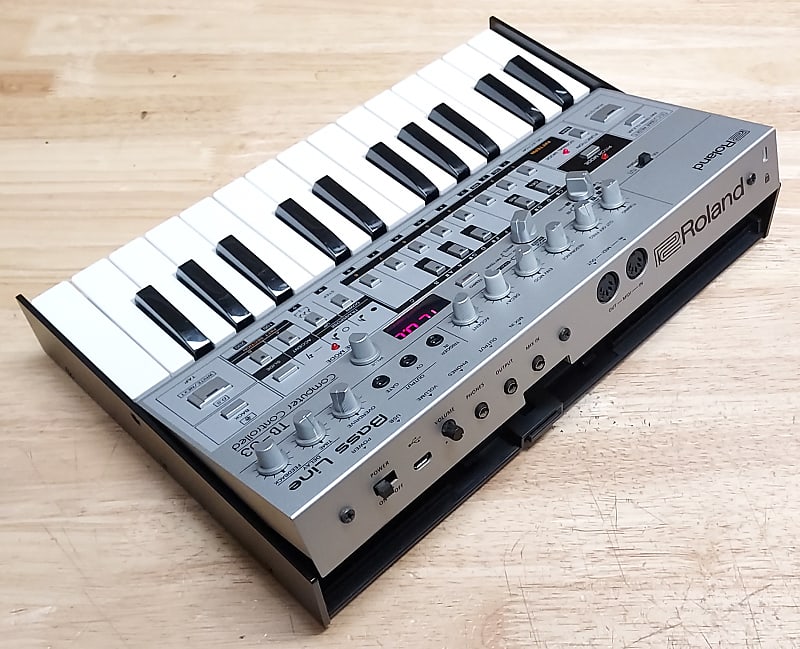 Amazon.com: ROLAND TB-03 Boutique Bass Line Synthesizer