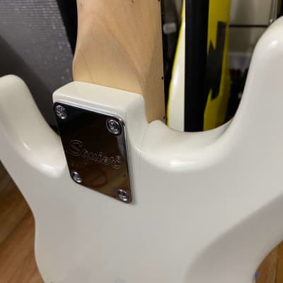Squier Mini Stratocaster V2 with Maple Fretboard 2018 - Present Arctic White image 10