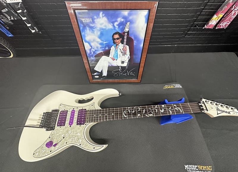 Ibanez JEM555-WH Steve Vai Signature 1994 - 2015 - White