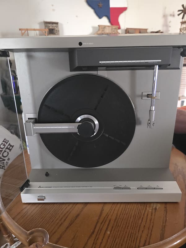 Mitsubishi LT-640 1980 - Vinyl Veneer  			