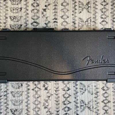 Fender Deluxe Molded Acoustasonic Stratocaster / Telecaster Hardshell Case