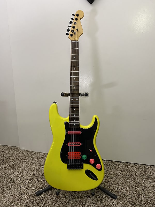 ギター Fender Player Stratocaster Neon Yellow Fender Ltd Ed Player HSS Stratocaster Electric Guitar, Ebony