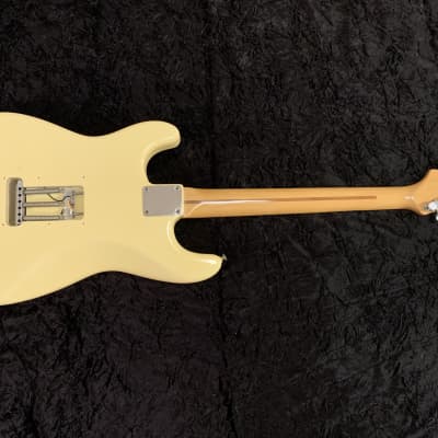 ギター Fender USA Yngwie Malmsteen 1989 - White Fender USA Yngwie Malmsteen 1989 - White | Reverb