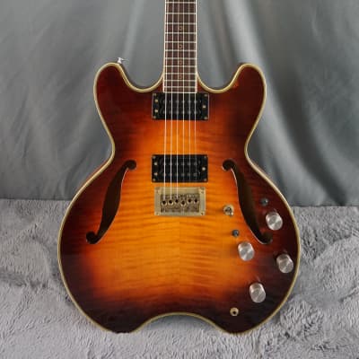Daion Headhunter 555 Hollow Body - Quilted Tobacco Burst image 2
