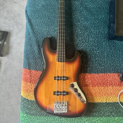 Squier Vintage Modified Jazz Bass Fretless 2007 - 2018 - 3-Color Sunburst image 1