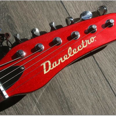 DANELECTRO "56 Vintage Baritone Red Sparkle" image 2
