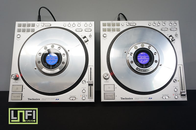 Technics SL-DZ1200 x 2 Silver DJ CDJ W/ Vinyl Simulation, Effects, Loop &  More!