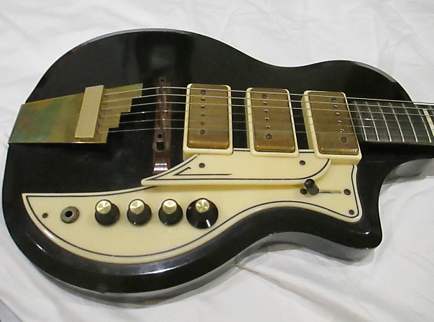 1959 Valco-made Supro Dual Tone Electric Guitar