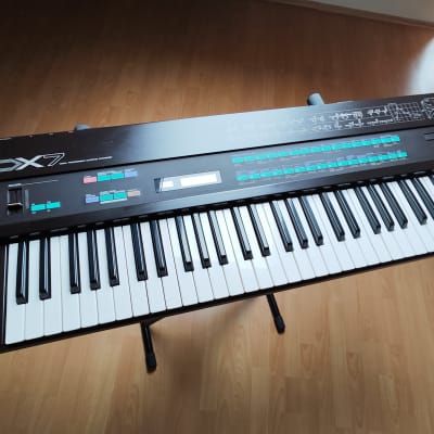 YAMAHA-DX7 FM synthesizer original from 1983