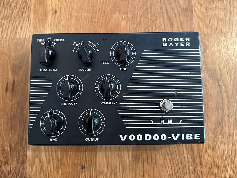 Roger Mayer Voodoo Vibe+ - Guitar Village