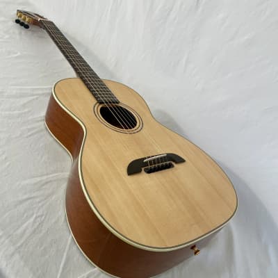 K Yairi KY NYM90V (MH SPR) (12 FRET 00 New Yorker) Acoustic