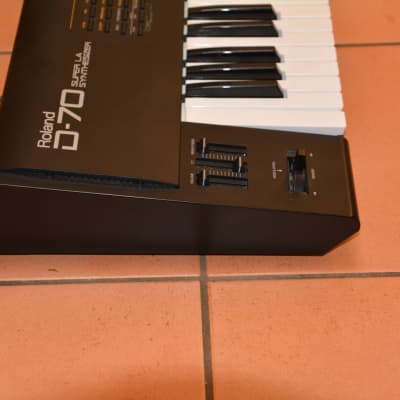 Roland D-70