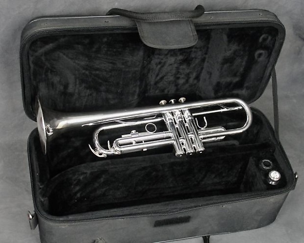 Excellent Yamaha YTR-2320S Silver Trumpet