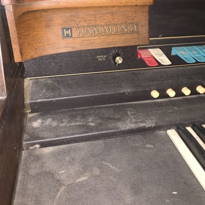 REDUCED - must sell Hammond 3 Vintage Organs 2 benches, Pilot 171 speaker, speaker wires Wood image 5