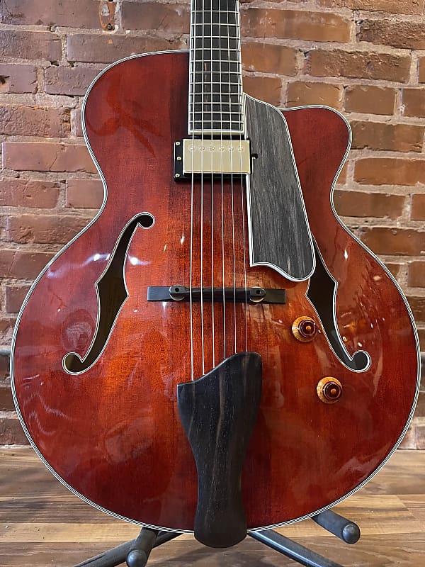 Eastman AR805CE Classic with hard case image 1
