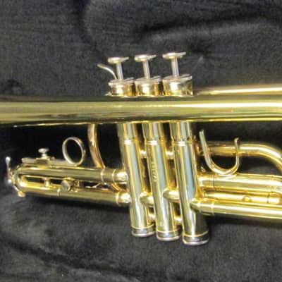 HOLTON c602 Cornet w/case #191273 band ready - short trumpet image 2