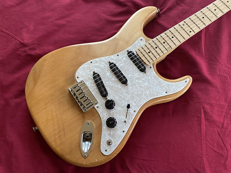 【みは】CARVIN USA：Bolt-T Vintage Cream 2001 Carvin Bolt T Solid Body Electric Guitar in Trans Blue