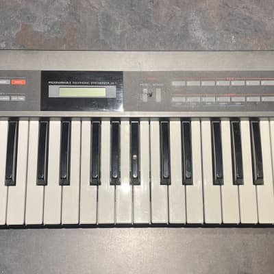 Roland Alpha Juno-1 49-Key Programmable Polyphonic Synthesizer 1985 - 1988 - Black