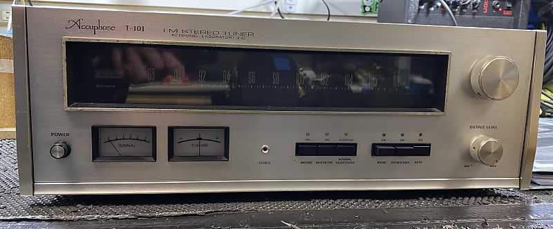 【動作品】Accuphase T-101 FMステレオチューナー 動作品】Accuphase T-101 FMステレオチューナー Used Accuphase