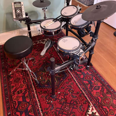 Roland V-Drums TD-9 V2 Complete Drum Set with throne