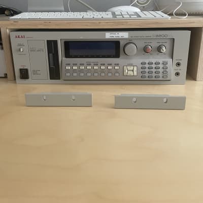 Akai S3200XL MIDI Stereo Digital Sampler 1996 - White