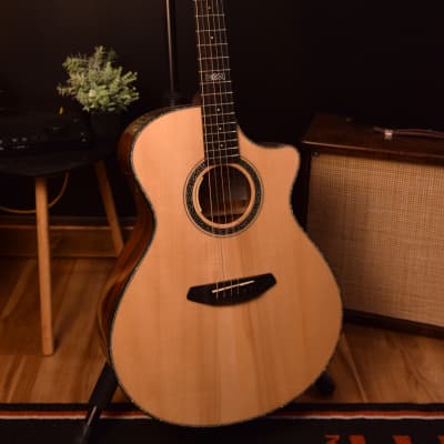 Breedlove Legacy Koa Concerto Acoustic Guitar-SN7210-PLEK'd image 3
