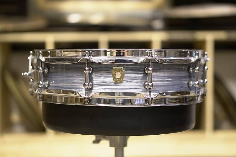 Ludwig 4x14 Classic Maple Snare - Blue Oyster Pearl