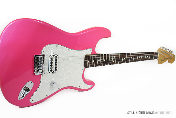 Tom delonge store pink guitar