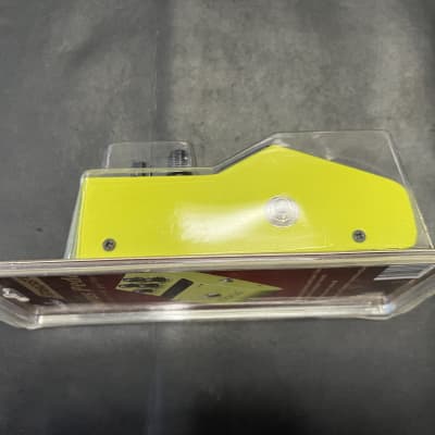 Fender Starcaster Chorus Pedal 2000s - Yellow- Sealed in box image 5