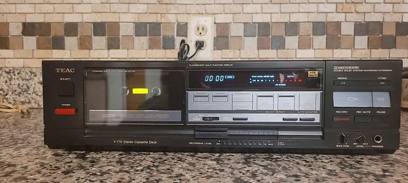 K3272【TEAK】カセットデッキ V-770（1986年発売） K3272【TEAK】カセットデッキ V-770（1986年発売） - メルカリ