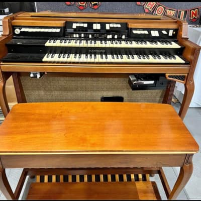 Hammond Organ w/ Premium Built-In Speakers, 25-Note Pedalboard, and Bench! image 2