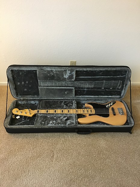 Wolfpak Bass Guitar Case Black