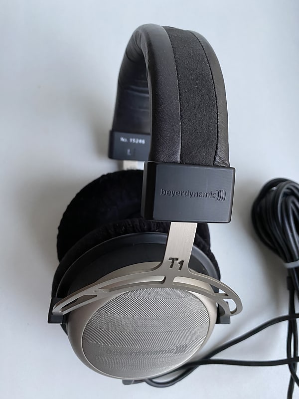 Beyerdynamic T1 1st Generation with Carrying Case | Reverb