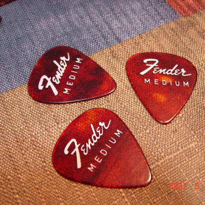 Lot of 10 Mint NOS Vintage Pre-CBS Fender Celluloid/Tort 351 Medium Guitar Picks, 11 Lots Available image 2
