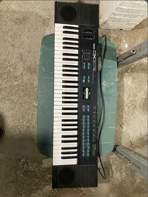 Yamaha DX27S 61-Key Digital Programmable Algorithm Synthesizer