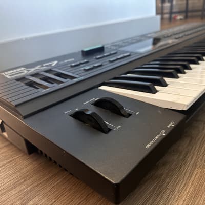 Yamaha DX7IIFD 61-Key 16-Voice Digital Synthesizer with Floppy