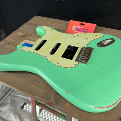 Immagine Real Life Relics Strat® Stratocaster® Body Aged Surf Green HSS #1 - 7