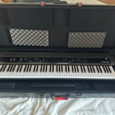Korg Grandstage 88-Key Digital Piano 2022 w/ flight case